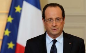 Montreuil: la dédicace de François Hollande écourtée…
