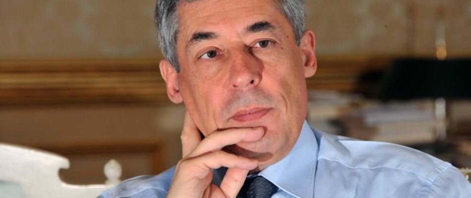 Les Républicains suspendent l’investiture d’Henri Guaino