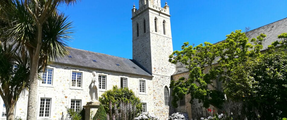 Des moines qui vendent des pâtés : bienvenue à l’abbaye de Bricquebec !